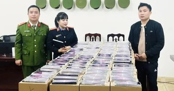 Khởi tố 3 đối tượng tiêu thụ hơn 1.000 chiếc điện thoại giả