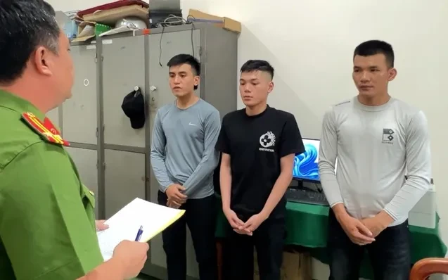 Khởi tố 3 đối tượng về tội “Giết người” sau vụ hỗn chiến tại quán bar Khởi tố 3 đối tượng về tội “Giết người” sau vụ hỗn chiến tại quán bar