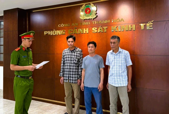 Khởi tố 3 người đàn ông mua bán heo dịch Khởi tố 3 người đàn ông mua bán heo dịch