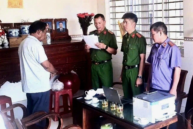 Khởi tố 3 người để "biến mất" 4.456 cây muồng Khởi tố 3 người để "biến mất" 4.456 cây muồng