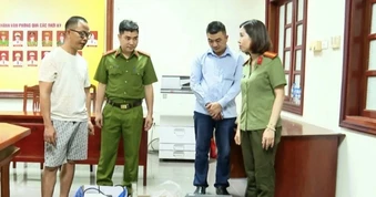 Khởi tố 3 người làm giả tài liệu của hơn 100 cơ quan, tổ chức