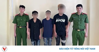 Khởi tố 3 thiếu niên dùng kiếm, gậy kim loại cướp tài sản