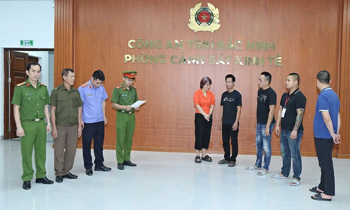 Khởi tố 32 bị can trong đường dây làm giả bệnh án để hoãn chấp hành án phạt tù Khởi tố 32 bị can trong đường dây làm giả bệnh án để hoãn chấp hành án phạt tù