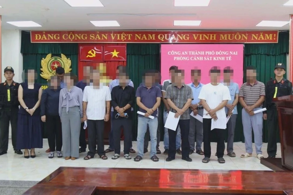 Khởi tố 38 người mua bán hóa đơn hơn 1.000 tỷ đồng ở Đồng Nai Khởi tố 38 người mua bán hóa đơn hơn 1.000 tỷ đồng ở Đồng Nai
