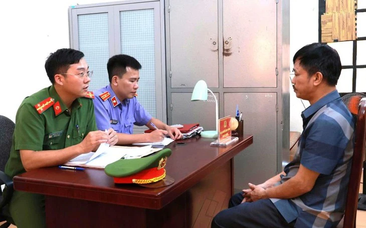 Khởi tố 4 bị can mua bán, đưa heo bị dịch tả châu Phi ra thị trường Khởi tố 4 bị can mua bán, đưa heo bị dịch tả châu Phi ra thị trường