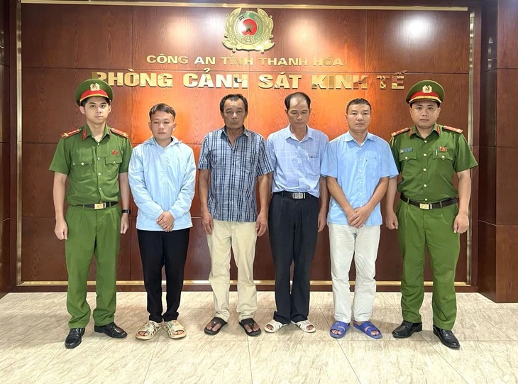 Khởi tố 4 bị can mua bán, đưa heo bị dịch tả châu Phi ra thị trường Khởi tố 4 bị can mua bán, đưa heo bị dịch tả châu Phi ra thị trường
