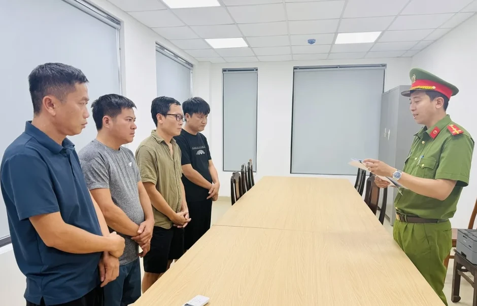 Khởi tố 4 đối tượng cá độ bóng đá qua mạng với số tiền hơn 22 tỷ đồng Khởi tố 4 đối tượng cá độ bóng đá qua mạng với số tiền hơn 22 tỷ đồng