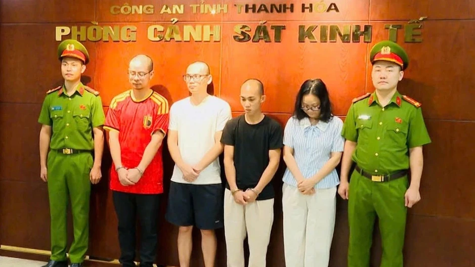 Khởi tố 4 người buôn lậu xe điện 3 bánh Trung Quốc Khởi tố 4 người buôn lậu xe điện 3 bánh Trung Quốc