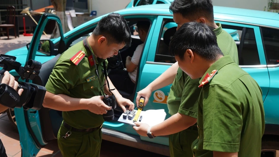 Khởi tố 4 tài xế dùng thiết bị “phá sóng” chiếm đoạt tiền cước của hãng Taxi
