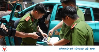 Khởi tố 4 tài xế dùng thiết bị “phá sóng” chiếm đoạt tiền cước của hãng Taxi