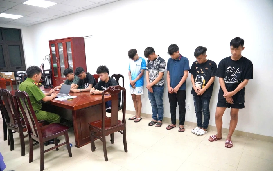 Khởi tố 4 thanh thiếu niên mang hung khí, chạy xe lạng lách Khởi tố 4 thanh thiếu niên mang hung khí, chạy xe lạng lách
