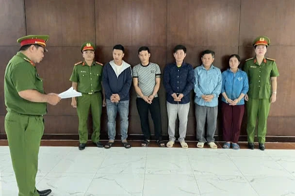 Khởi tố 5 người trong đường dây sản xuất phụ gia thực phẩm giả tại TPHCM