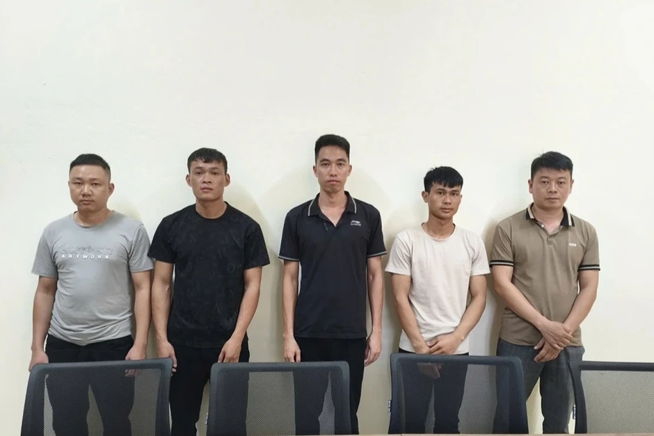 Khởi tố 6 bị can tàng trữ trái phép vũ khí quân dụng Khởi tố 6 bị can tàng trữ trái phép vũ khí quân dụng