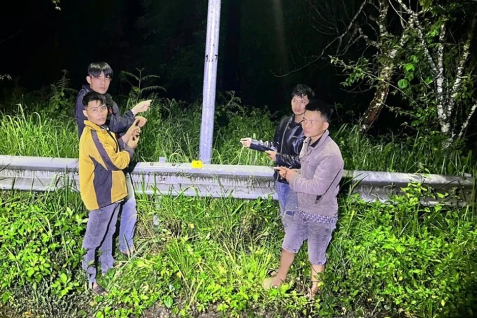 Khởi tố 6 đối tượng cắt trộm hơn 1.200m dây điện mang bán phế liệu Khởi tố 6 đối tượng cắt trộm hơn 1.200m dây điện mang bán phế liệu