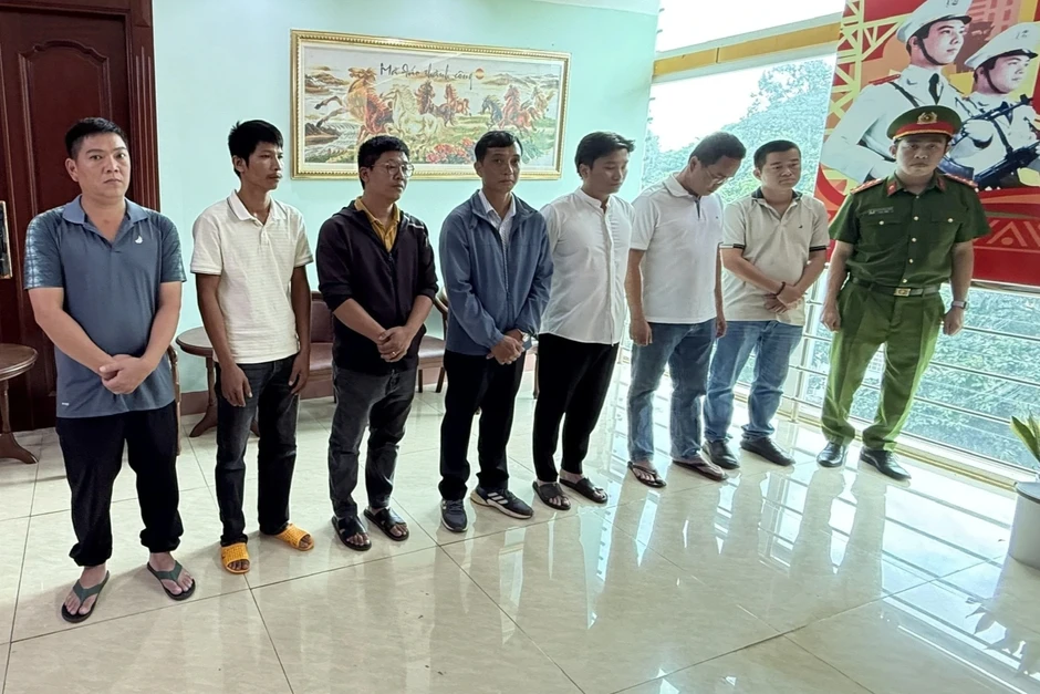 Khởi tố 8 bị can đưa, nhận hối lộ cấp khống giấy kiểm dịch động vật