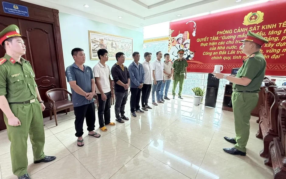Khởi tố 8 bị can liên quan sai phạm cấp giấy kiểm dịch động vật ở Đắk Lắk Khởi tố 8 bị can liên quan sai phạm cấp giấy kiểm dịch động vật ở Đắk Lắk