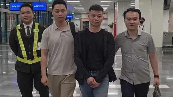 Khởi tố 8 bị can trong vụ lừa đảo xảy ra tại Công ty Sky Media Khởi tố 8 bị can trong vụ lừa đảo xảy ra tại Công ty Sky Media