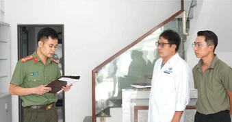 Khởi tố bác sĩ rởm lừa dối khách hàng hàng trăm triệu đồng