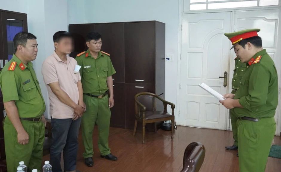 Khởi tố, bắt giam cán bộ công ty dầu khí Cửu Long tham ô hơn 5 tỷ đồng Khởi tố, bắt giam cán bộ công ty dầu khí Cửu Long tham ô hơn 5 tỷ đồng