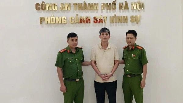 Khởi tố, bắt giam đối tượng cố tình đỗ ô tô chặn lối vào hầm chung cư Khởi tố, bắt giam đối tượng cố tình đỗ ô tô chặn lối vào hầm chung cư