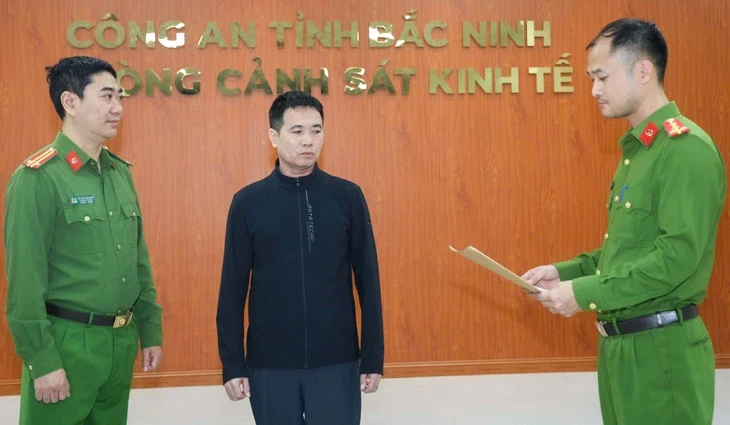 Khởi tố, bắt tạm giam chủ cơ sở pha axit acetic với nước làm 'giấm trắng 100% tự nhiên' Khởi tố, bắt tạm giam chủ cơ sở pha axit acetic với nước làm 'giấm trắng 100% tự nhiên'
