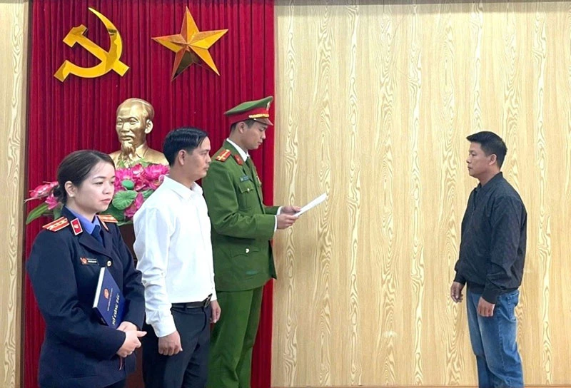 Khởi tố, bắt tạm giam chủ cơ sở sản xuất dấm ăn giả với số lượng lớn