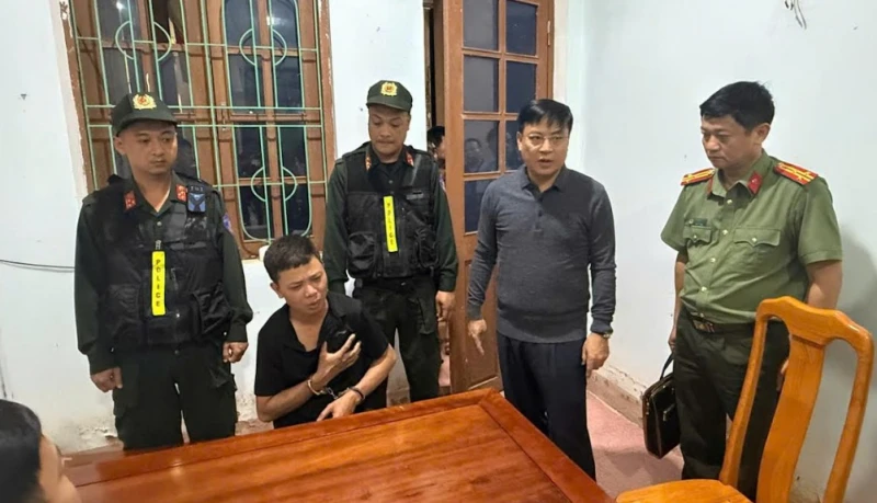 Khởi tố, bắt tạm giam đối tượng giận vợ dùng súng tự chế bắn ba người thương vong Khởi tố, bắt tạm giam đối tượng giận vợ dùng súng tự chế bắn ba người thương vong