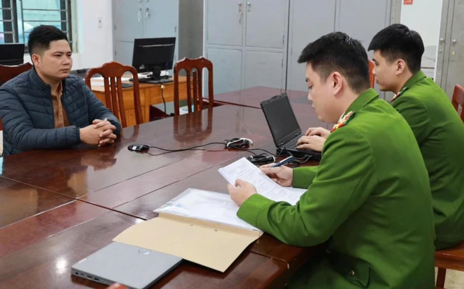 Khởi tố, bắt tạm giam lái tàu chở đá trong vụ chìm tàu khách trên hồ Thác Bà Khởi tố, bắt tạm giam lái tàu chở đá trong vụ chìm tàu khách trên hồ Thác Bà