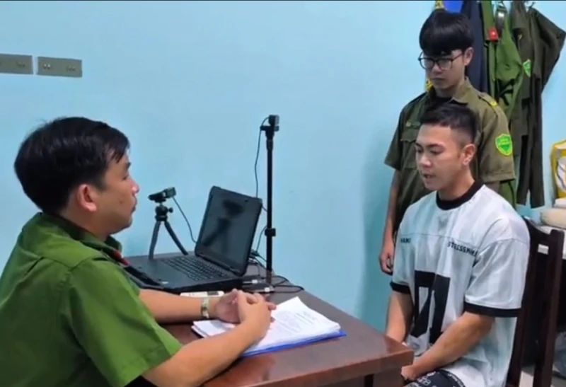 Khởi tố, bắt tạm giam nam thanh niên đánh nữ nhân viên giao hàng Khởi tố, bắt tạm giam nam thanh niên đánh nữ nhân viên giao hàng