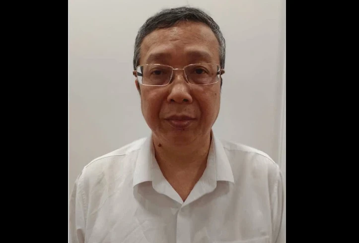 Khởi tố, bắt tạm giam Thứ trưởng Bộ Nông nghiệp & Môi trường Hoàng Trung Khởi tố, bắt tạm giam Thứ trưởng Bộ Nông nghiệp & Môi trường Hoàng Trung