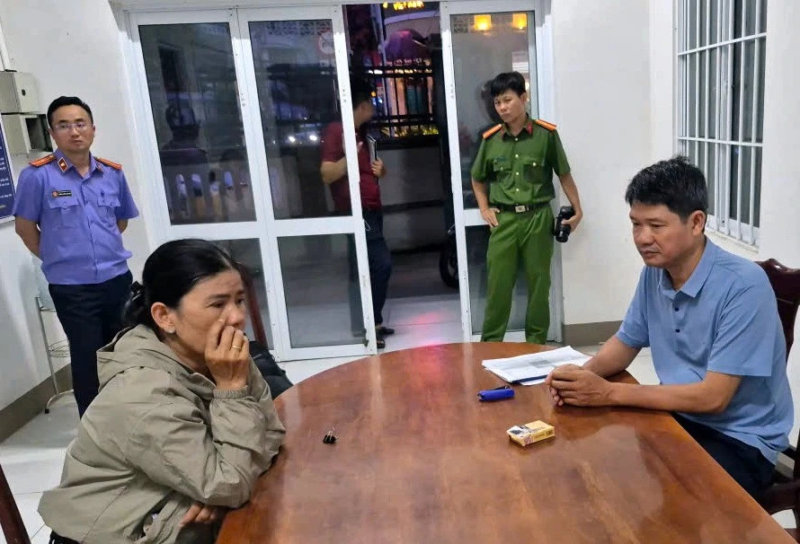 Khởi tố, bắt tạm giam Trạm trưởng Trạm Kiểm lâm Vũng Tàu Khởi tố, bắt tạm giam Trạm trưởng Trạm Kiểm lâm Vũng Tàu