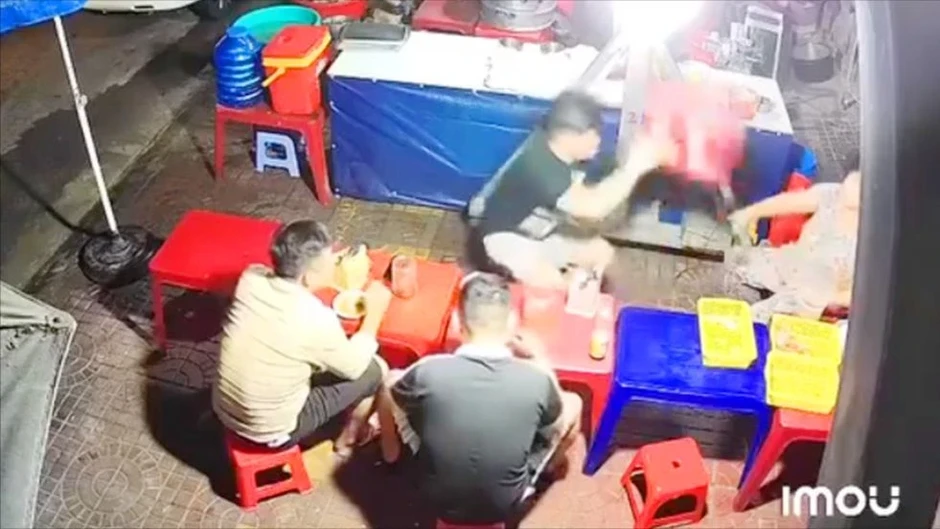 Khởi tố bị can hành hung người phụ nữ lớn tuổi ở Gia Lai Khởi tố bị can hành hung người phụ nữ lớn tuổi ở Gia Lai