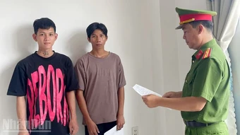 Khởi tố các đối tượng ném bom xăng vào nhà người phụ nữ