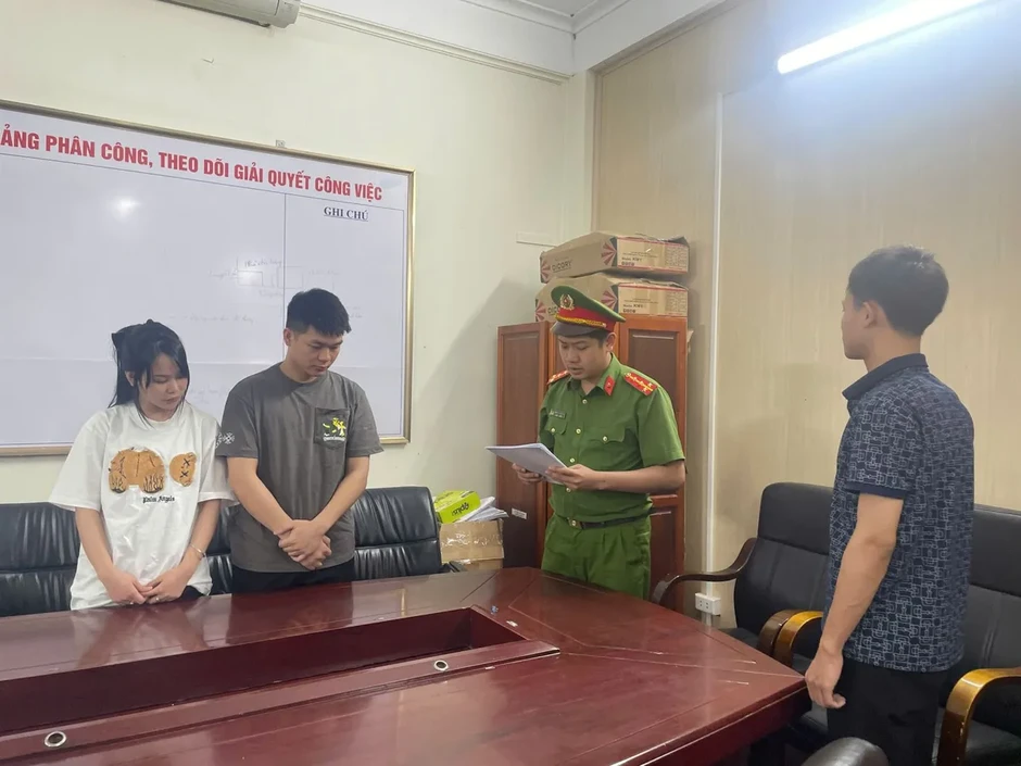 Khởi tố cặp đôi sản xuất, bán quần áo giả nhãn hiệu nổi tiếng trên TikTok Khởi tố cặp đôi sản xuất, bán quần áo giả nhãn hiệu nổi tiếng trên TikTok