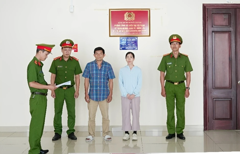 Khởi tố cặp vợ chồng sản xuất, buôn bán nước hoa giả thương hiệu nổi tiếng Khởi tố cặp vợ chồng sản xuất, buôn bán nước hoa giả thương hiệu nổi tiếng