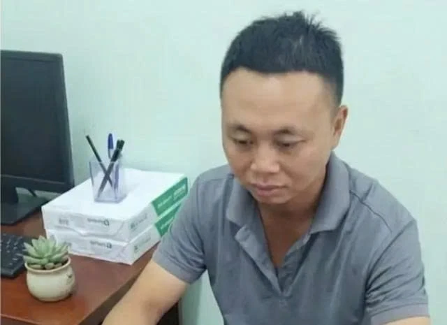 Khởi tố cha dượng bạo hành con riêng của vợ