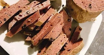 Khởi tố chủ cơ sở dùng hàn the làm chả bò