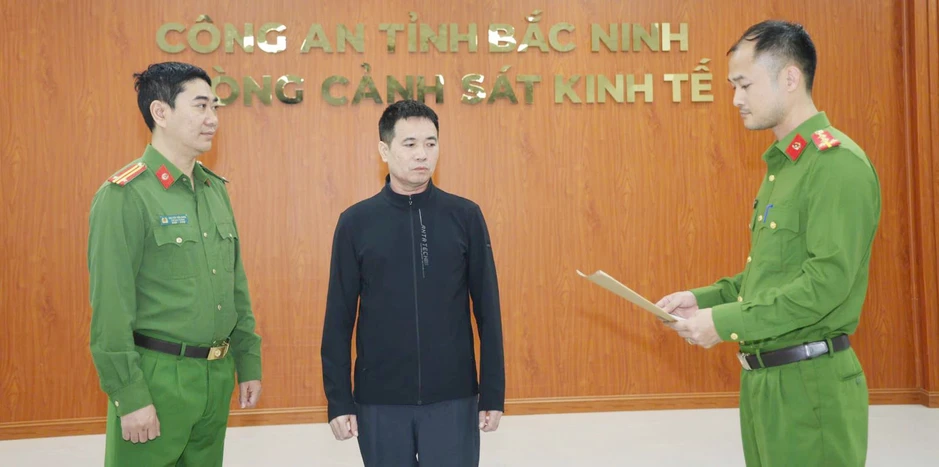 Khởi tố chủ cơ sở sản xuất gần 7.500 chai giấm ăn giả ở Bắc Ninh Khởi tố chủ cơ sở sản xuất gần 7.500 chai giấm ăn giả ở Bắc Ninh