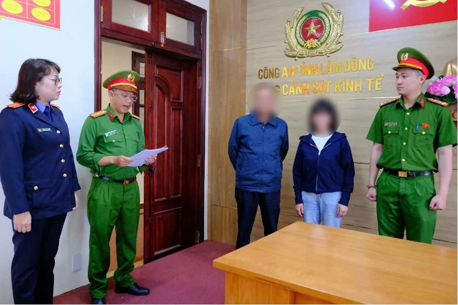 Khởi tố chủ cửa hàng ở Đà Lạt bán áo khoác giả thương hiệu nổi tiếng
