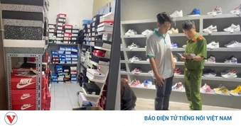 Khởi tố chủ hộ bán giày dép giả nhãn hiệu nổi tiếng, thu lợi hơn 1 tỷ đồng