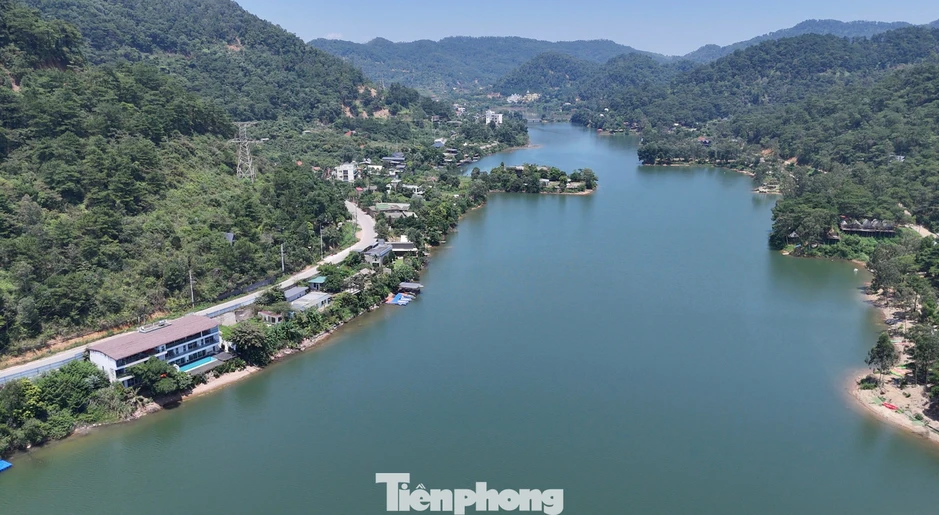 Khởi tố chủ homestay lấn chiếm đất rừng hồ Đồng Đò tại Hà Nội Khởi tố chủ homestay lấn chiếm đất rừng hồ Đồng Đò tại Hà Nội