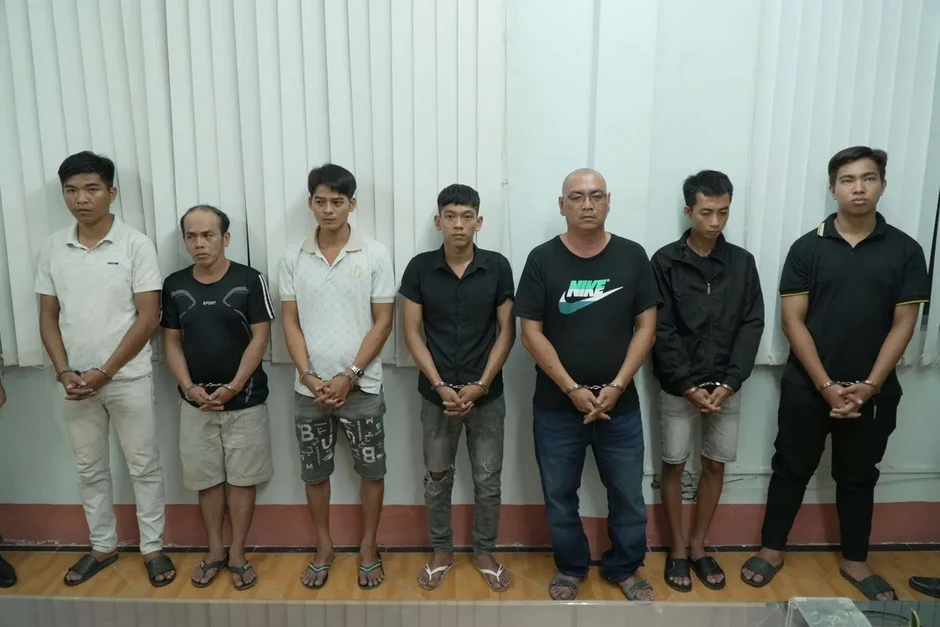Khởi tố chủ một trại hòm cùng 6 đồng phạm khiêng quan tài nhảy múa trên đường phố Khởi tố chủ một trại hòm cùng 6 đồng phạm khiêng quan tài nhảy múa trên đường phố
