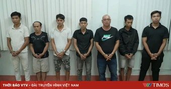 Khởi tố chủ một trại hòm cùng 6 đồng phạm khiêng quan tài nhảy múa trên đường phố