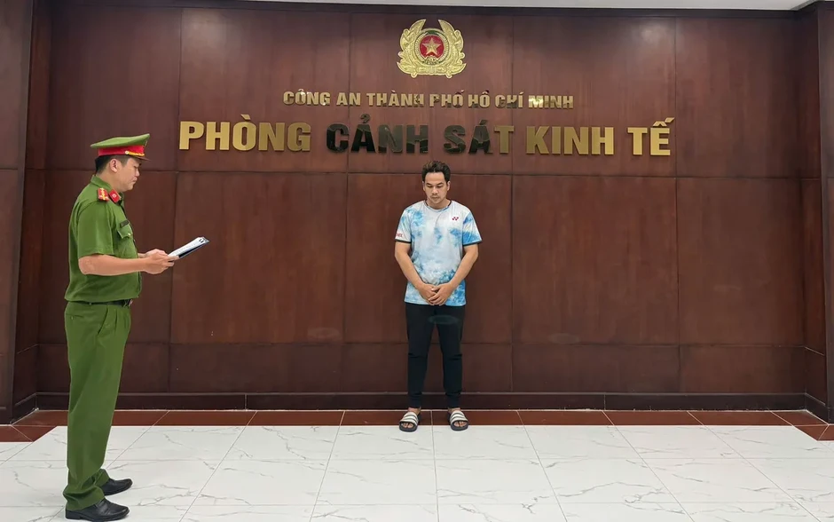 Khởi tố chủ shop bán hơn 1.400 đôi giày giả nhãn hiệu nổi tiếng Khởi tố chủ shop bán hơn 1.400 đôi giày giả nhãn hiệu nổi tiếng