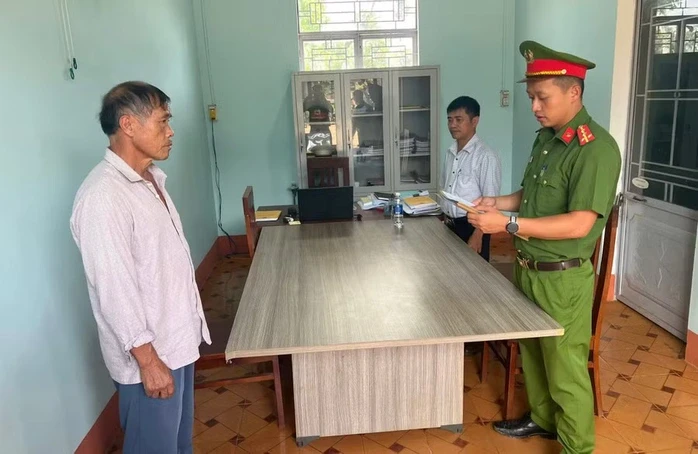 Khởi tố chủ trại heo xả hơn 240 tấn chất thải ra môi trường Khởi tố chủ trại heo xả hơn 240 tấn chất thải ra môi trường