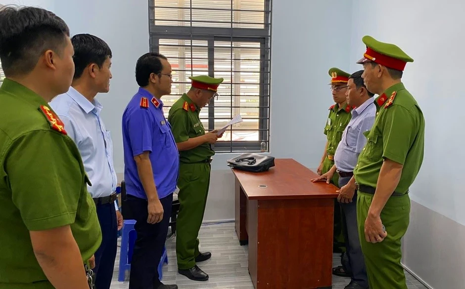 Khởi tố cựu chủ tịch xã cấp đất công cho nữ phó chủ tịch