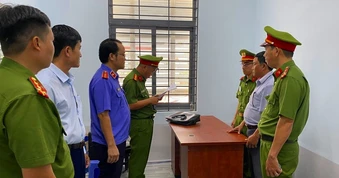 Khởi tố cựu chủ tịch xã cấp đất công cho nữ phó chủ tịch