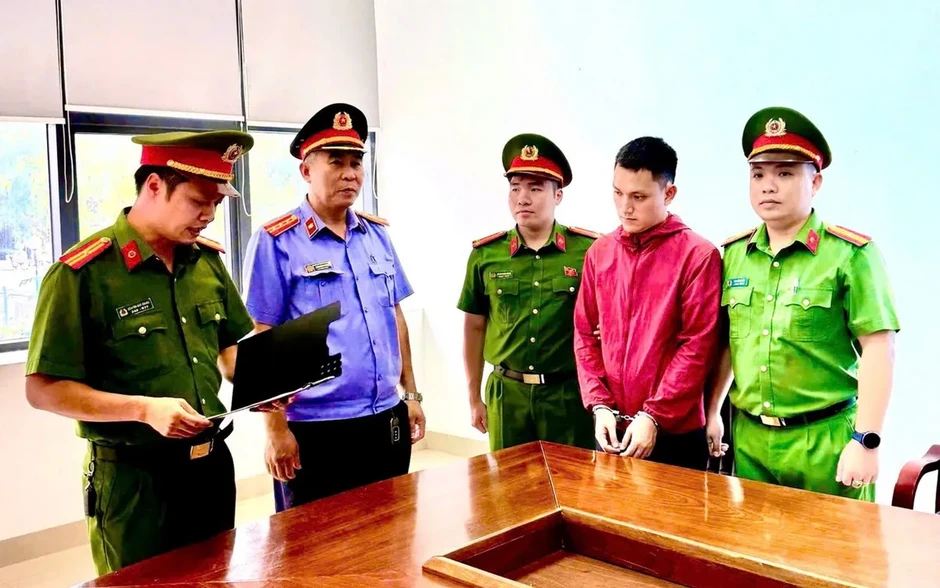 Khởi tố cựu nhân viên ngân hàng lừa đảo chiếm đoạt hơn 29 tỷ đồng Khởi tố cựu nhân viên ngân hàng lừa đảo chiếm đoạt hơn 29 tỷ đồng