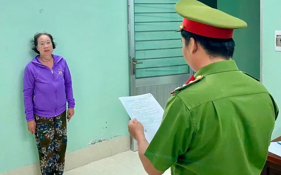 Khởi tố đối tượng buôn bán hơn 4.300 bao thuốc lá nhập lậu Khởi tố đối tượng buôn bán hơn 4.300 bao thuốc lá nhập lậu