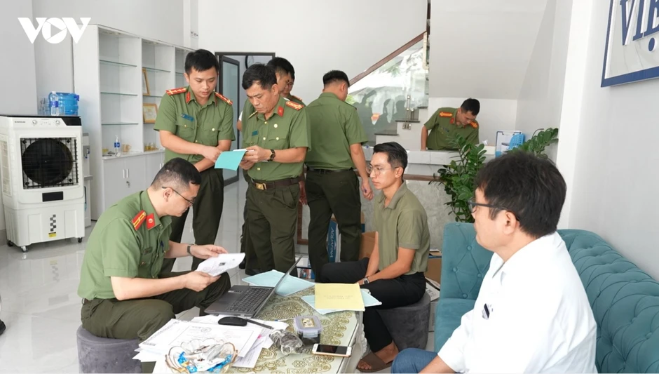 Khởi tố đối tượng điều hành phòng khám Việt Nhật CB lừa dối khách hàng Khởi tố đối tượng điều hành phòng khám Việt Nhật CB lừa dối khách hàng